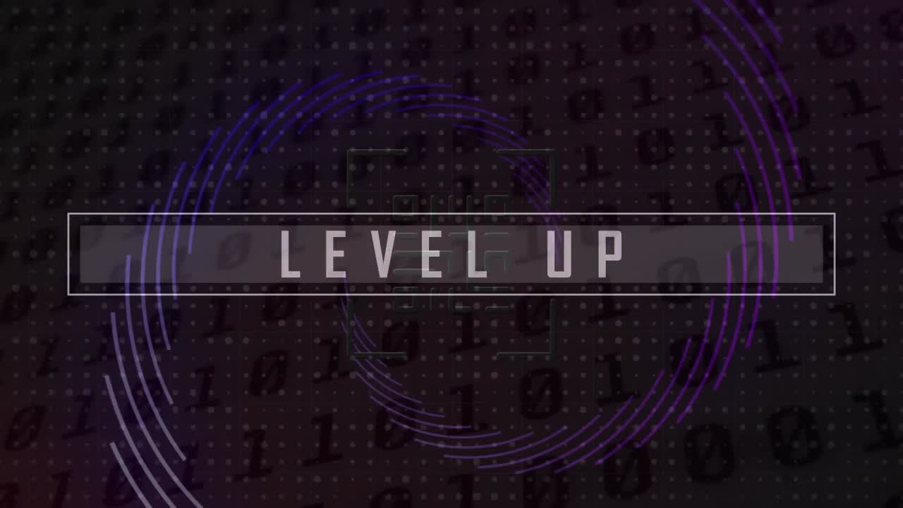 animación de texto de nivel superior wirh código qr y procesamiento de datos en fondo negro