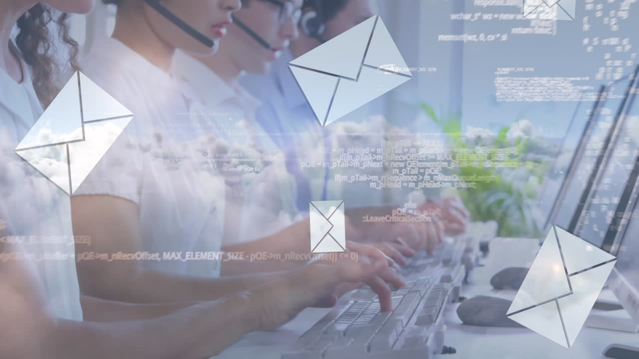 Animazione di elaborazione dati e icone di posta su professionisti che usano cuffie telefoniche