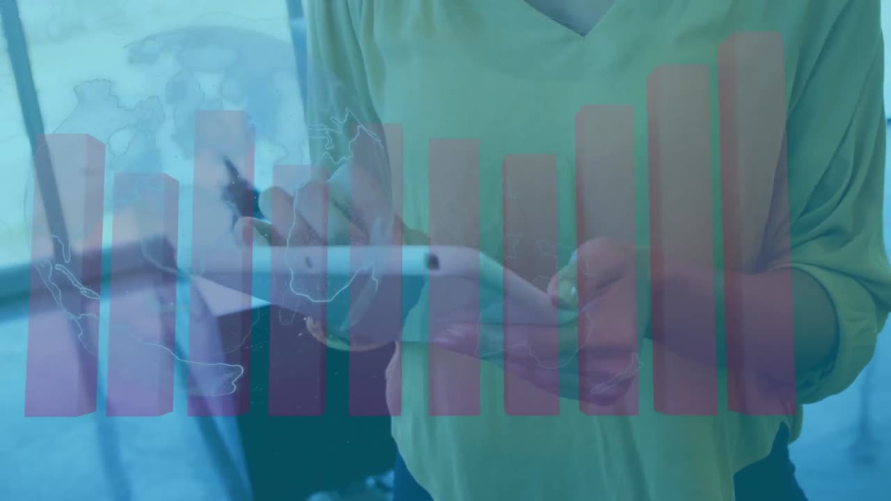 procesamiento de datos estadísticos sobre el globo giratorio sobre el hombre utilizando una tableta digital contra un fondo azul