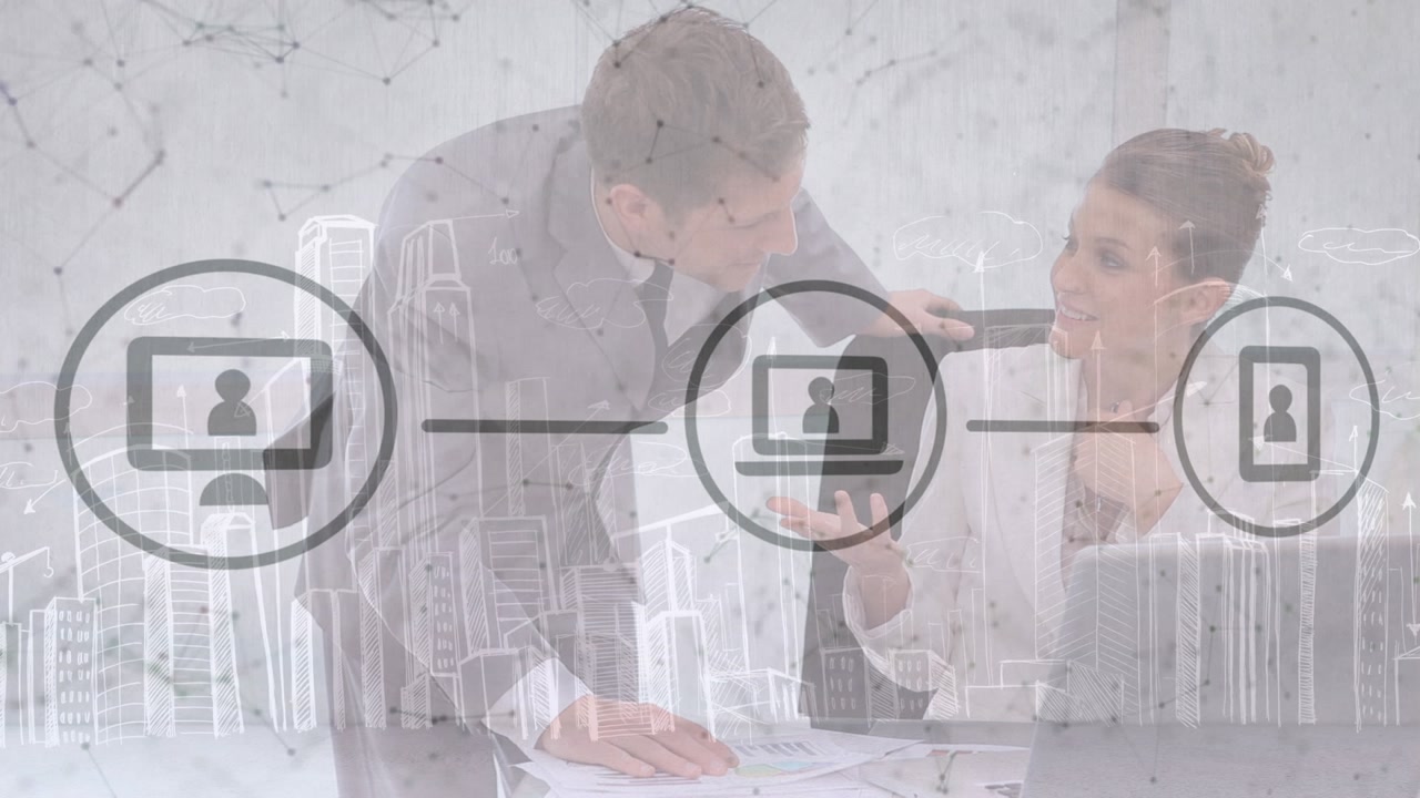 Animación de procesamiento de datos sobre empresarios caucásicos conversando
