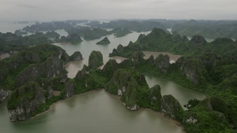 aérea sobre el paisaje escénico de la isla en vietnam.