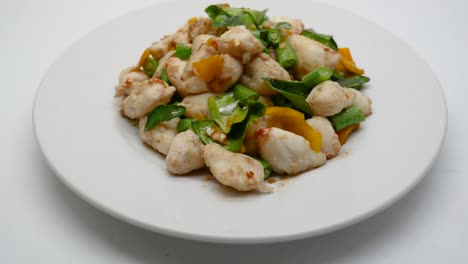 imágenes de primer plano de chile y cangrejo salteado con sal, deliciosa comida tailandesa