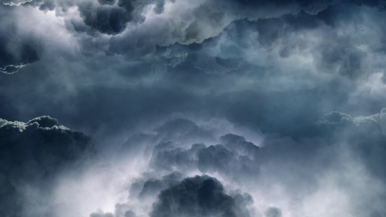 nubes cumulonimbus moviéndose en el cielo, una tormenta