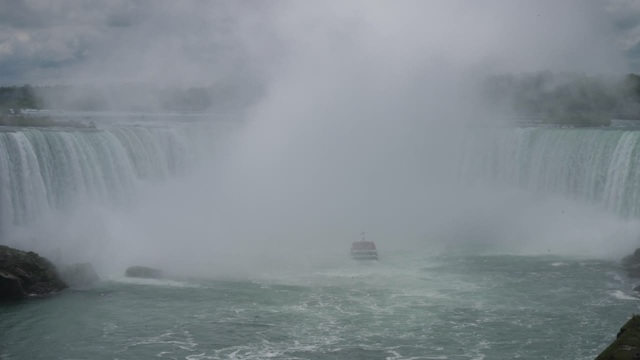 나이아가라 폭포의 말발 폭포 장면