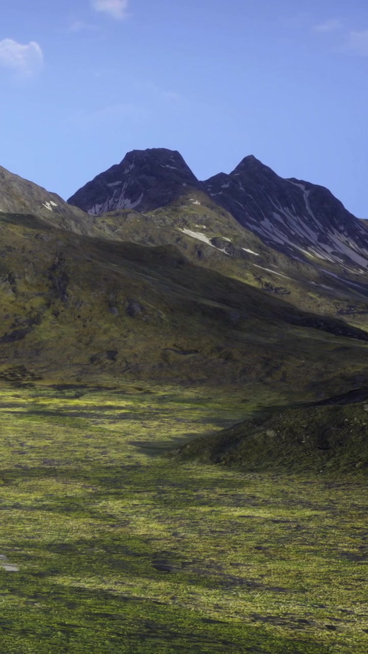 Paesaggio di montagne e valle verde a mezzogiorno nella natura selvaggia