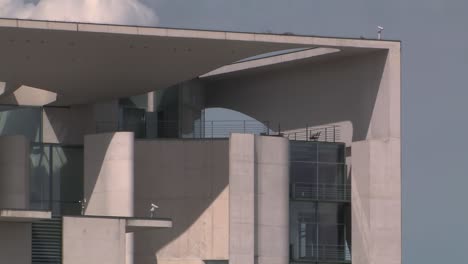 Medium-Shot-Of-Bundeskanzleramt-In-Berlin,-Germany