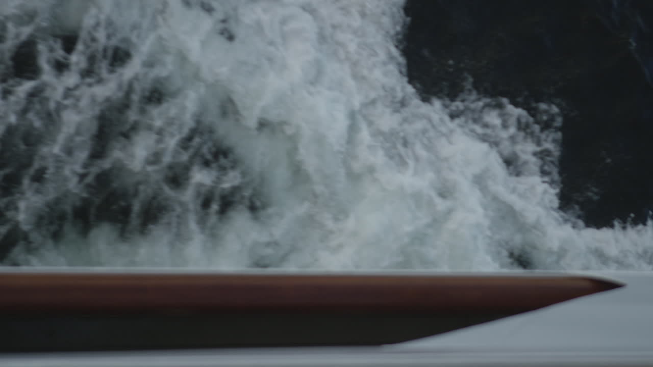 navegando en el océano. perspectiva desde el barco