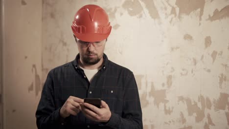 construction worker using a smartphone at a construction site