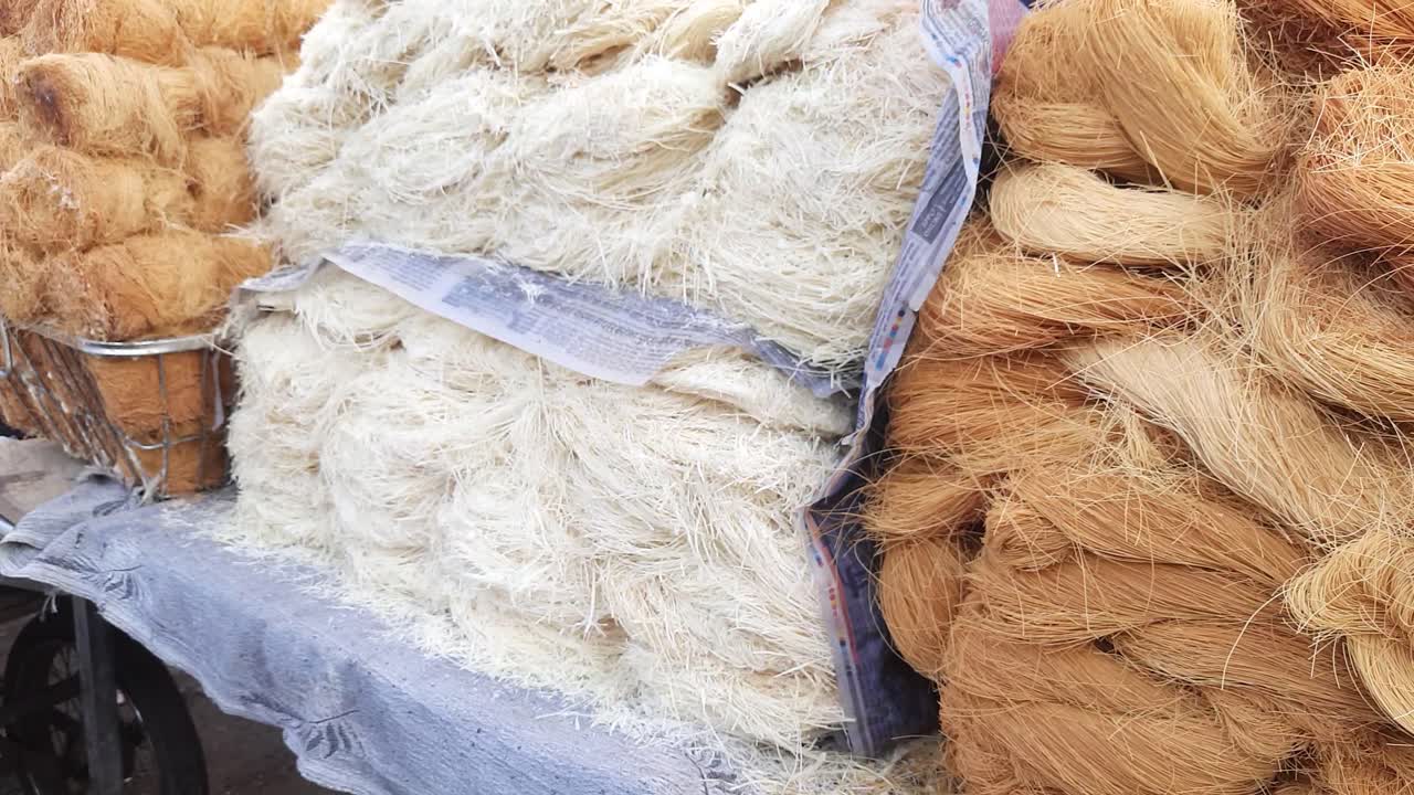 인도의 라마단 기간 동안 세비얀 세비야를 파는 가게 - 흰색과 갈색 세비얀