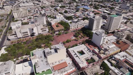 Beautiful-historic-Bolivar-Park-in-Santa-Marta,-Colombia,-orbiting-aerial-view