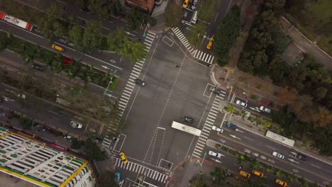 taiwán taipei centro de la ciudad techos tráfico calle cruce aéreo hacia abajo vista 4k