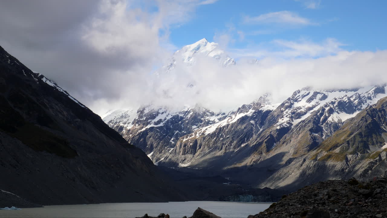 vista sobre el lago hacia mt cook 4k