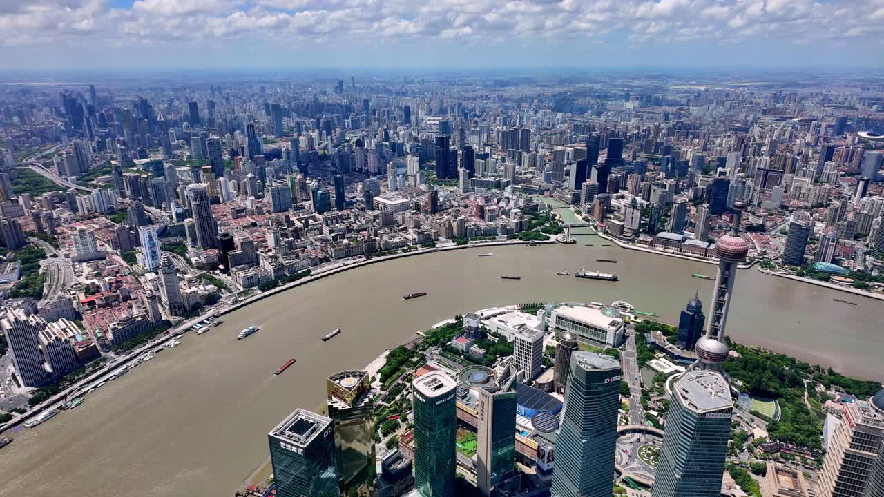 Breathtaking panoramic timelapse of Shanghai’s skyline seen from the Shanghai Tower, capturing the Huangpu River and iconic skyscrapers
