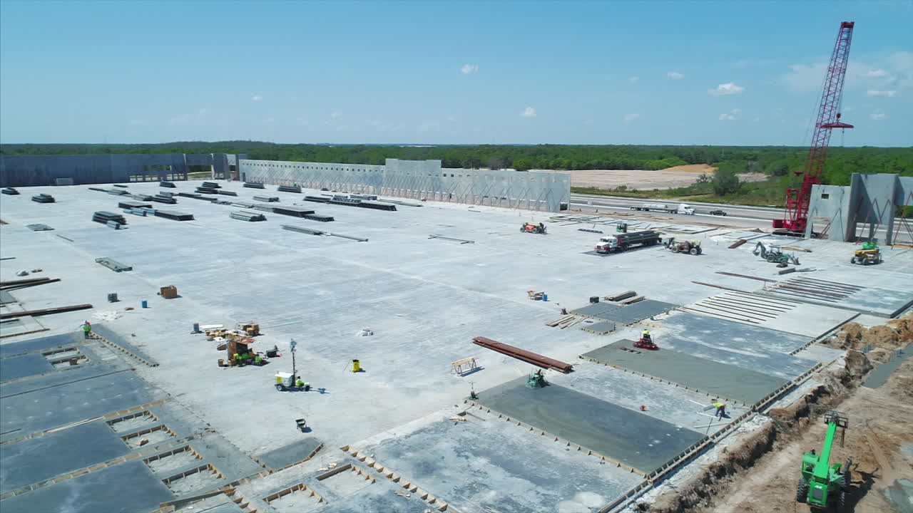 pan a través del sitio de construcción