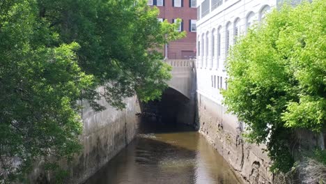 Kanal-Durch-Die-Innenstadt-Von-Bangor,-Maine