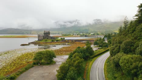 Donan-Castle-Island,-Dornie,-Schottisches-Hochland,-Schottland,-Vereinigtes-Königreich