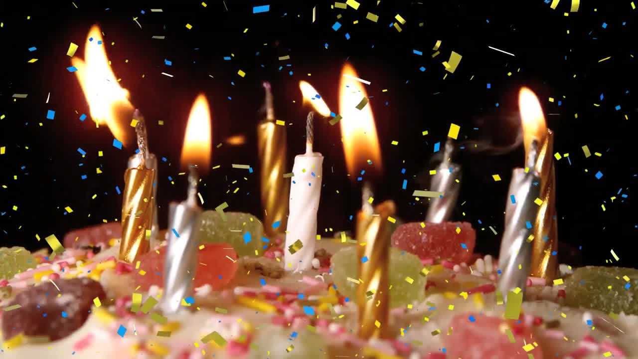 animación de confeti cayendo sobre pastel de cumpleaños con velas sobre fondo negro.