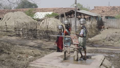 Mujeres-Indias-Rurales-En-Borewell