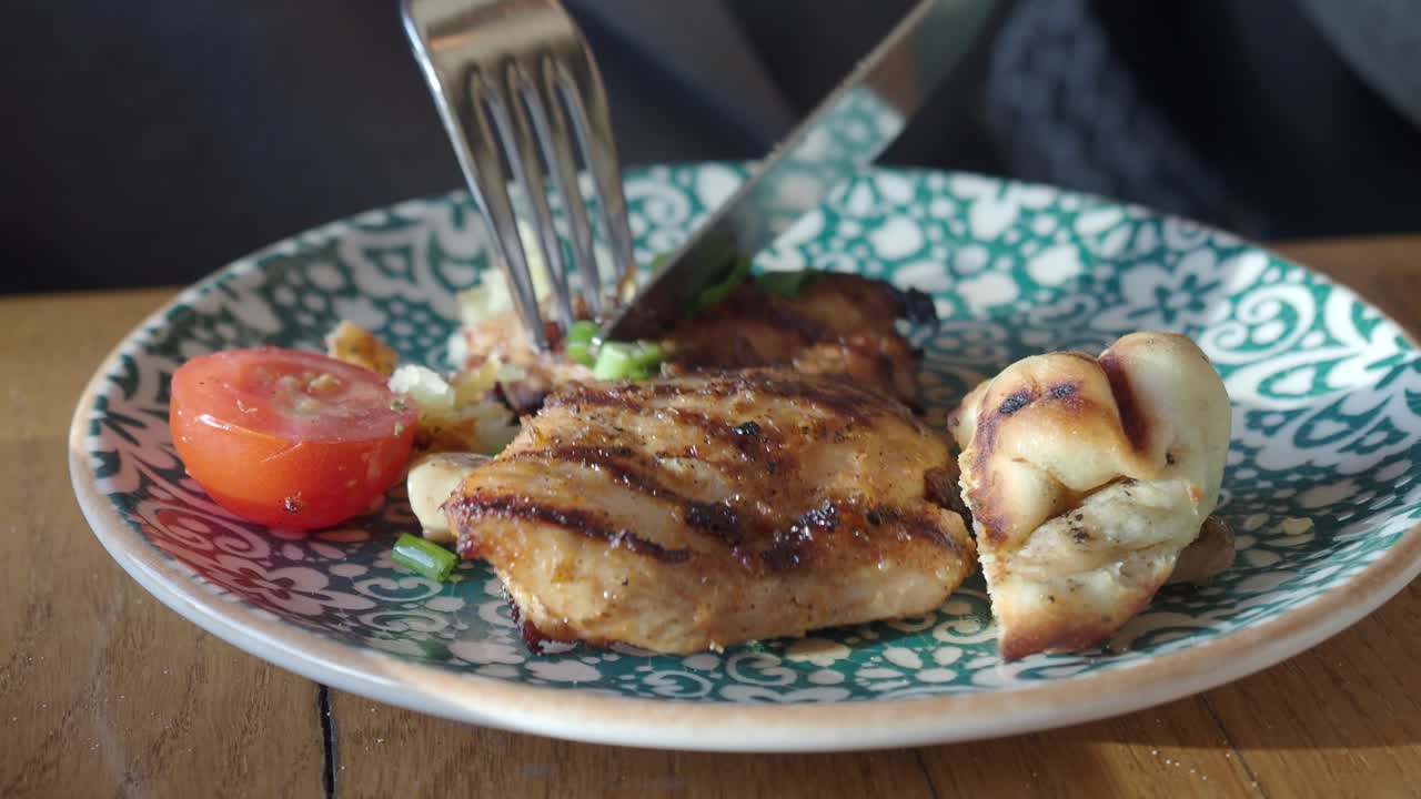 Grilled Chicken with Pita and Vegetables