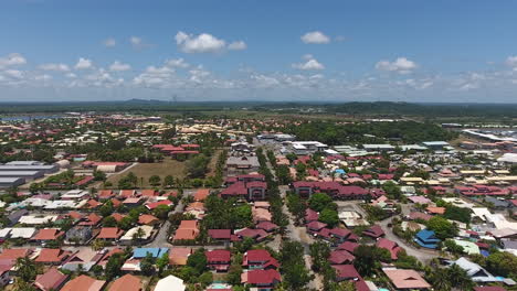 Vista-Aérea-De-La-Comuna-De-Kourou-En-La-Guayana-Francesa.-Día-Soleado