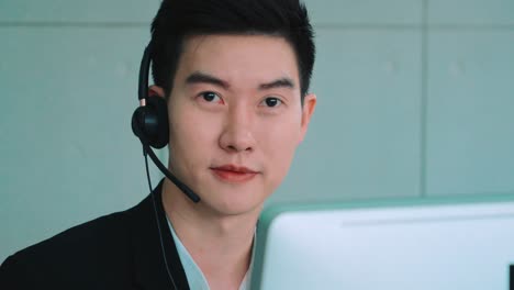 Business-people-wearing-headset-working-in-office