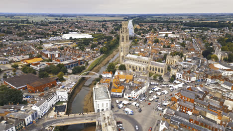 la belleza escénica de boston, lincolnshire, en fascinantes imágenes aéreas de drones: puerto, barcos, iglesia de san botolph, puente de san botolph