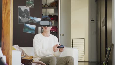 Asiatischer-Junge-Trägt-VR-Headset-Und-Spielt-Zu-Hause-Videospiele