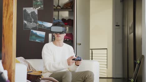 chico asiático usando auriculares vr jugando videojuegos en casa