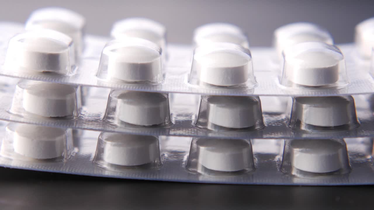 포장 된 색 알약의 클로즈업