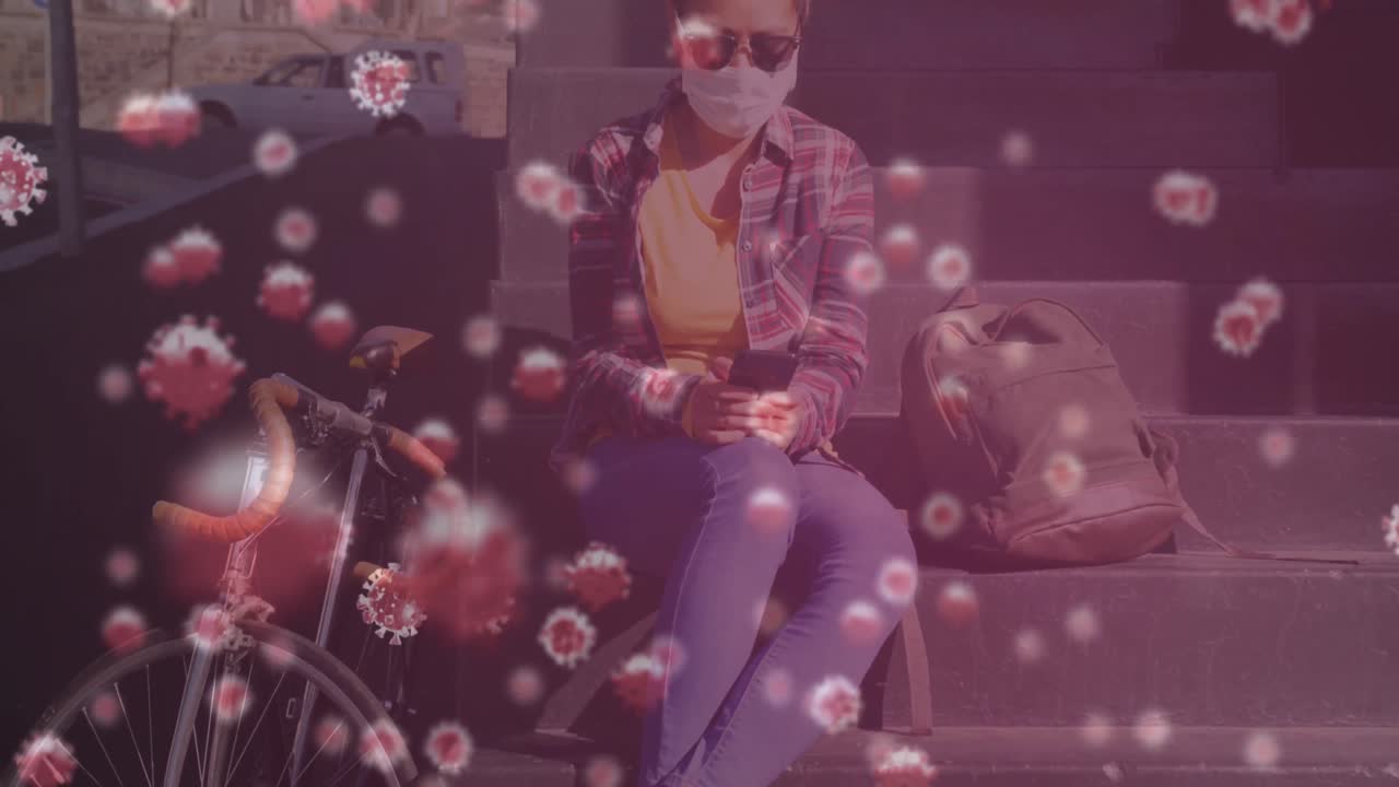 animación de células macro covid-19 flotando con una mujer con una máscara facial