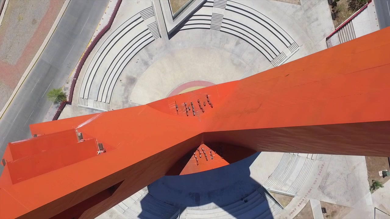 VUELO CON DRONE SOBRE LA ESCULTURA DE SEBASTIAN " X " EN CIUDAD JUAREZ MEXICO