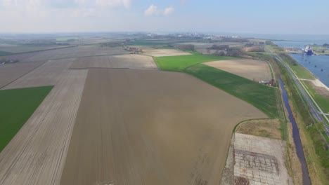 Buques-De-Carga-En-El-Puerto-De-Terneuzen,-Países-Bajos,-Yendo-A-Gante-En-Bélgica