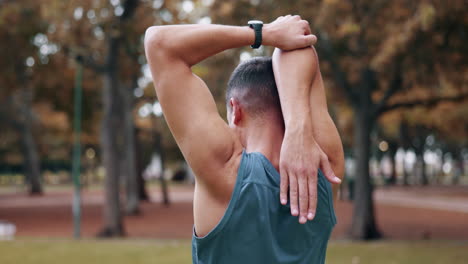 parque de fitness, salud y hombre de estiramiento para el cardio