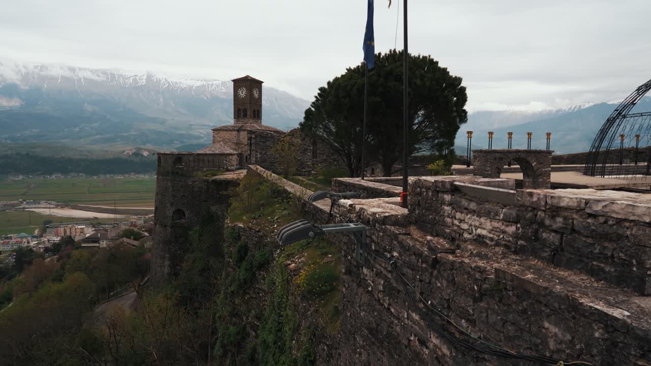 알바니아의 gjirokaster 도시, 영화 장소 - 4k의 유네스코 세계 문화 유산