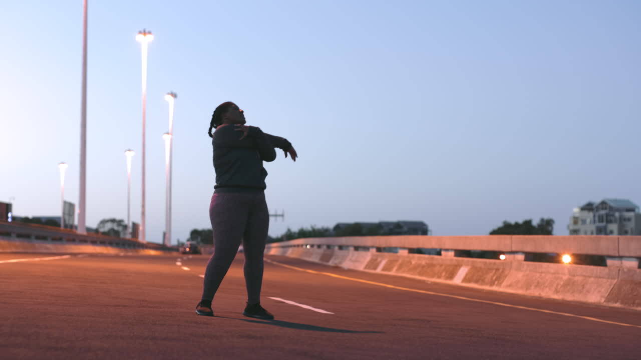 피트니스, 스트레칭 및 플러스 사이즈 여성 도로