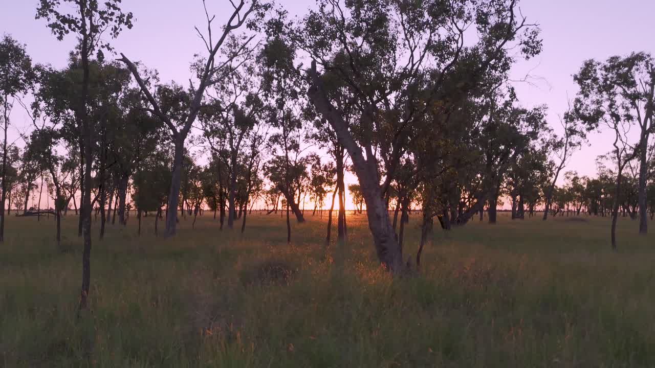 puesta de sol en el interior de australia