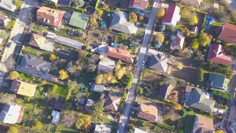 Volando-Sobre-Un-Barrio-Suburbano-En-Hungría