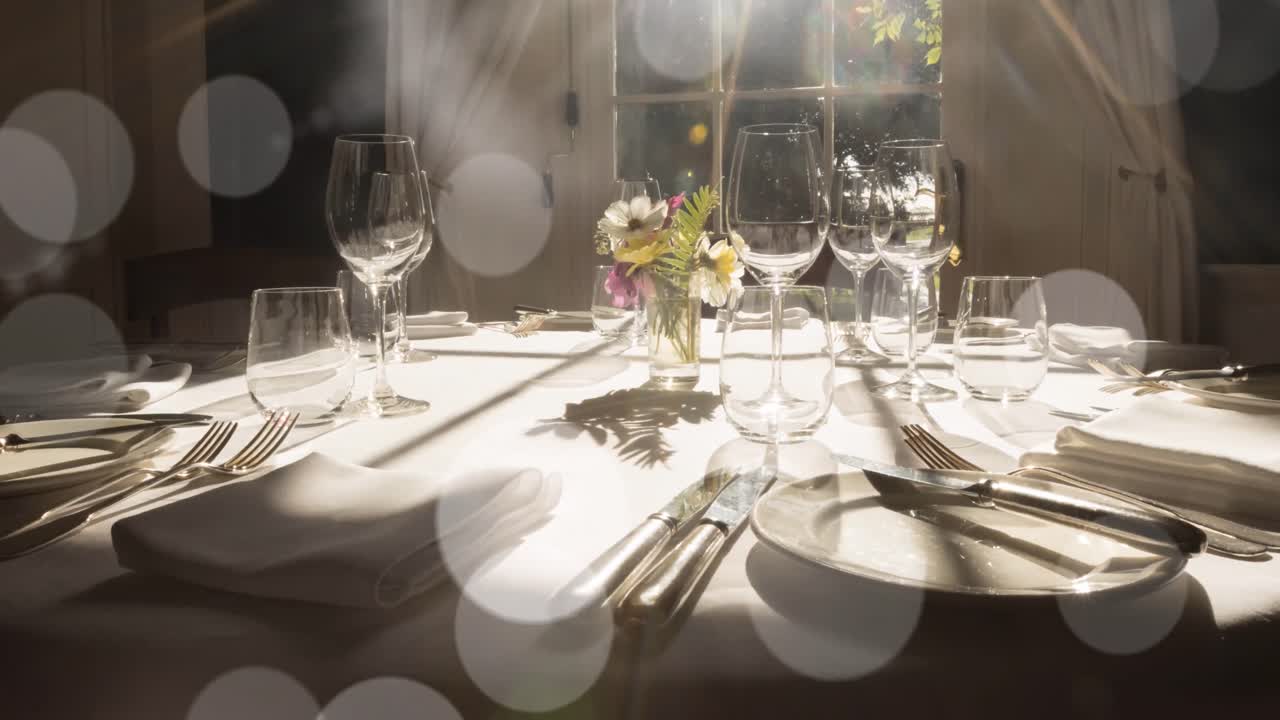 식탁 내부의 빛 반점의 애니메이션