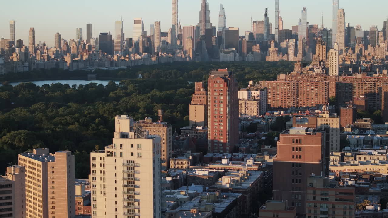 맨해튼 시내를 향해 남쪽으로 바라보는 공원의 북쪽 끝에서 찍은 사진