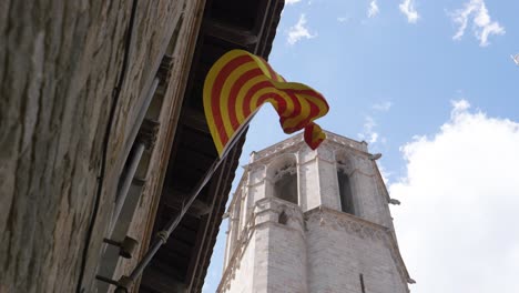 Тhe-catalan-flag-is-blowing-in-a-light-wind-against-a-blue-sky