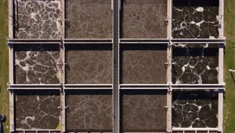vista aérea sobre diferentes cámaras de agua tratada en la planta de tratamiento de agua
