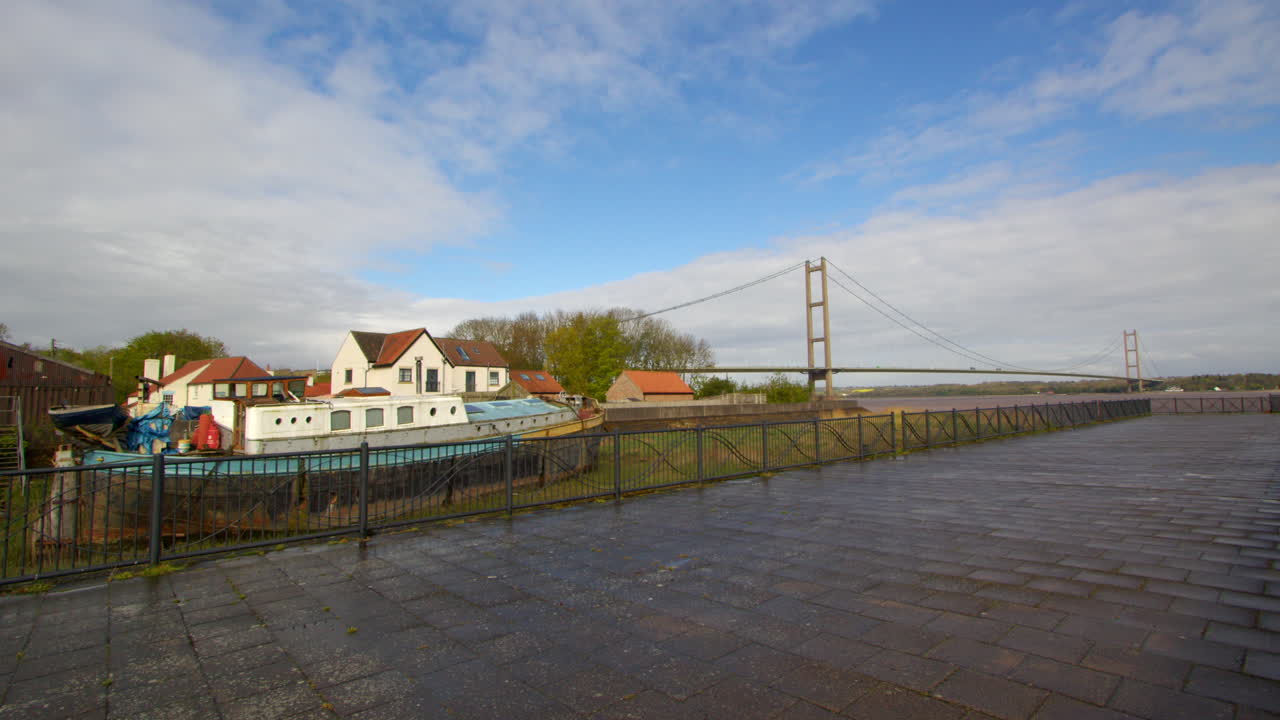 Ekstra bredt skud af Humber Bridge taget ved siden af besøgscentret på South Shore.