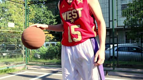 Joven,-Jugar-Al-Básquetbol,-1