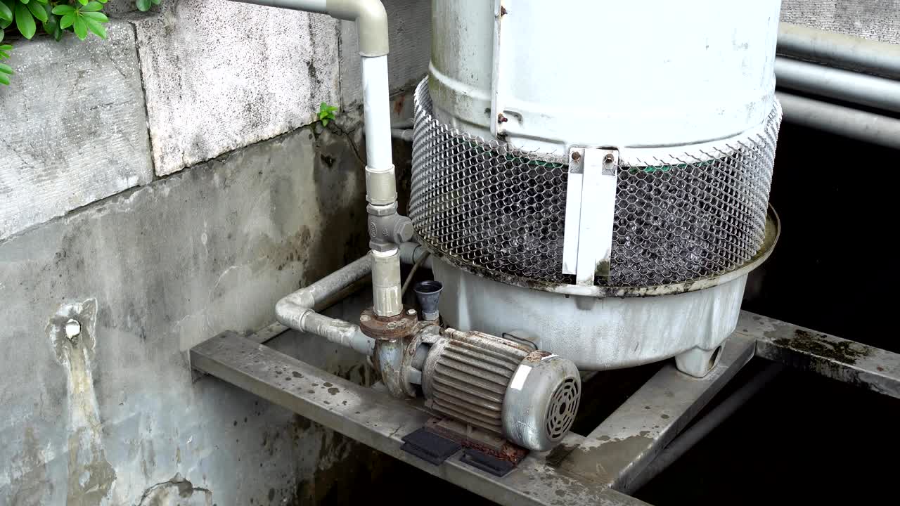 3단계 인덕션 모터: 기능은 물을 배수하거나 프하는 것이며, 외관은 고 얼룩진 상태입니다.