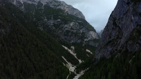 Dolomitas,-Parque-Nacional-De-Los-Tres-Picos,-Tirol-Del-Sur,-Italia,-Septiembre-De-2021