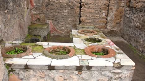 ruinas de la famosa ciudad de pompeya, italia.