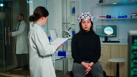 Neurologist-doctor-asking-symptoms-of-patient-taking-notes-on-clipboard