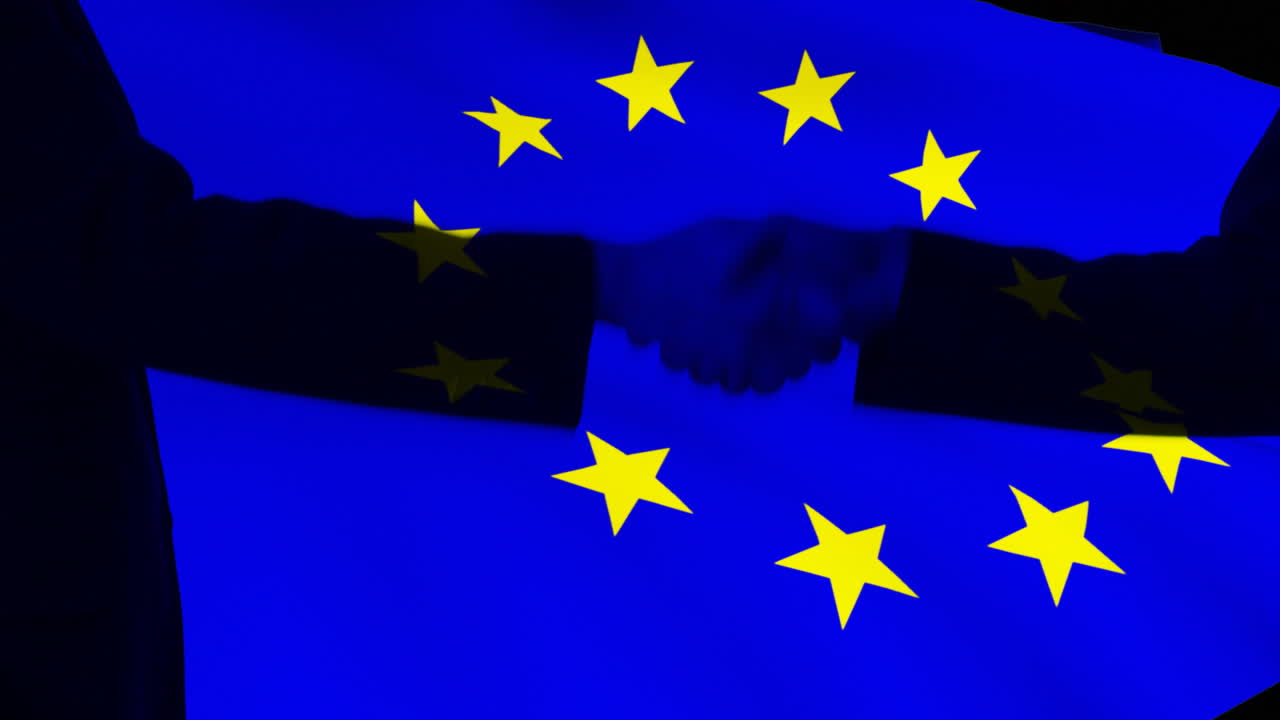 Stretta di mano davanti alla bandiera dell'UE