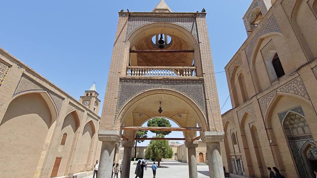 Cortile e campanile della Cattedrale di Vank a Isfahan
