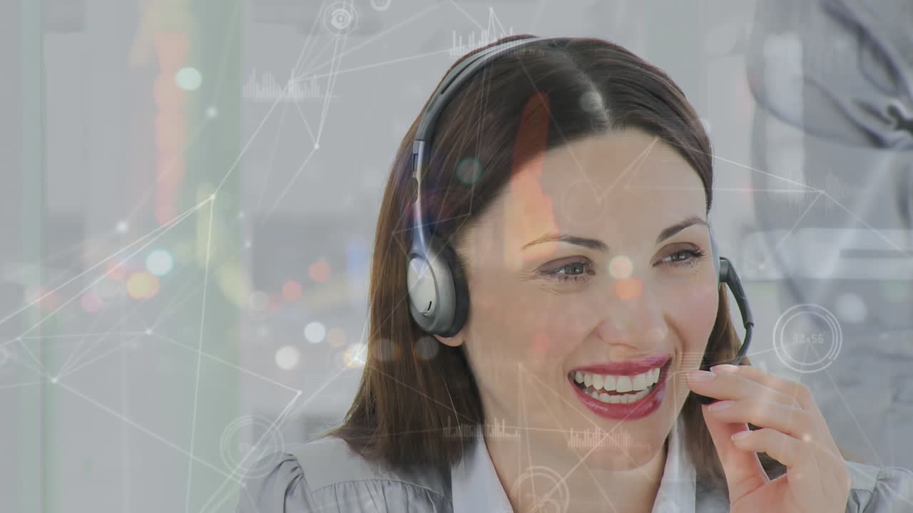 Animação de rede de conexões sobre consultora caucasiana feliz